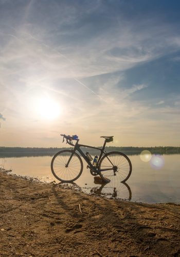 triathlon-road-bike-standing-at-a-beach-in-beautif-2026-03-25-23-29-33-utc (1)